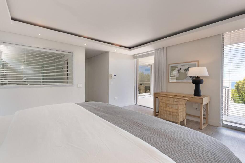 Camps Bay Grace - With Pool And Ocean Views * Le Cap