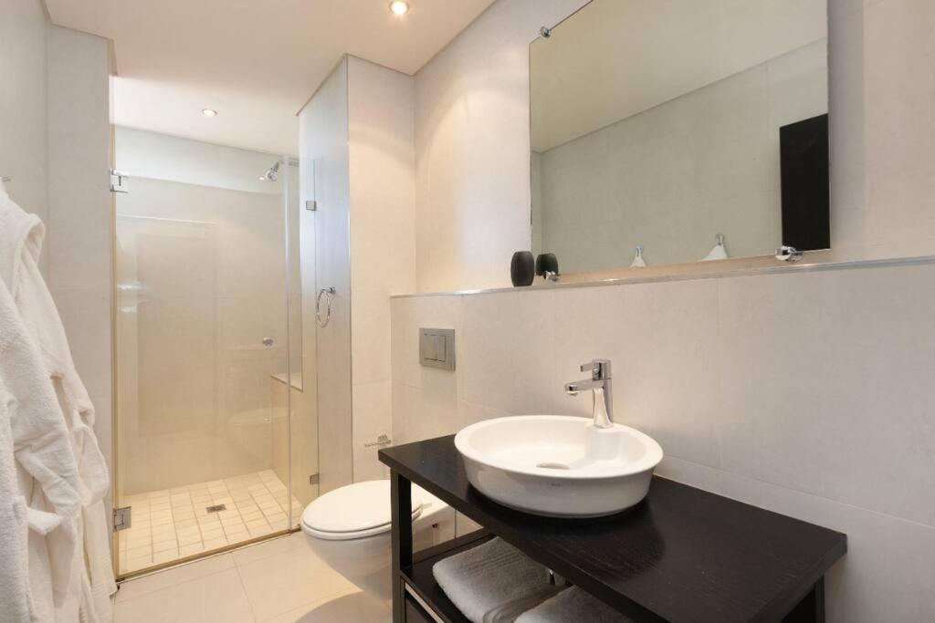 Camps Bay Grace - With Pool And Ocean Views Le Cap