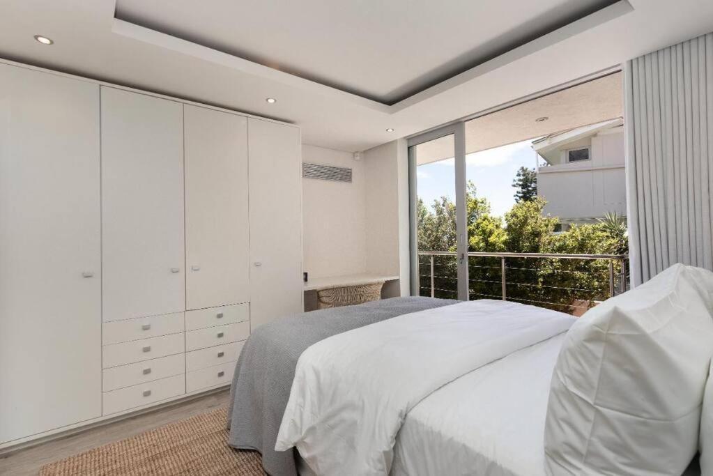 Villa Camps Bay Grace - With Pool And Ocean Views