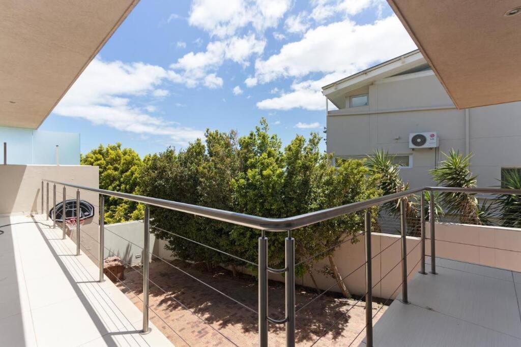 Camps Bay Grace - With Pool And Ocean Views Le Cap